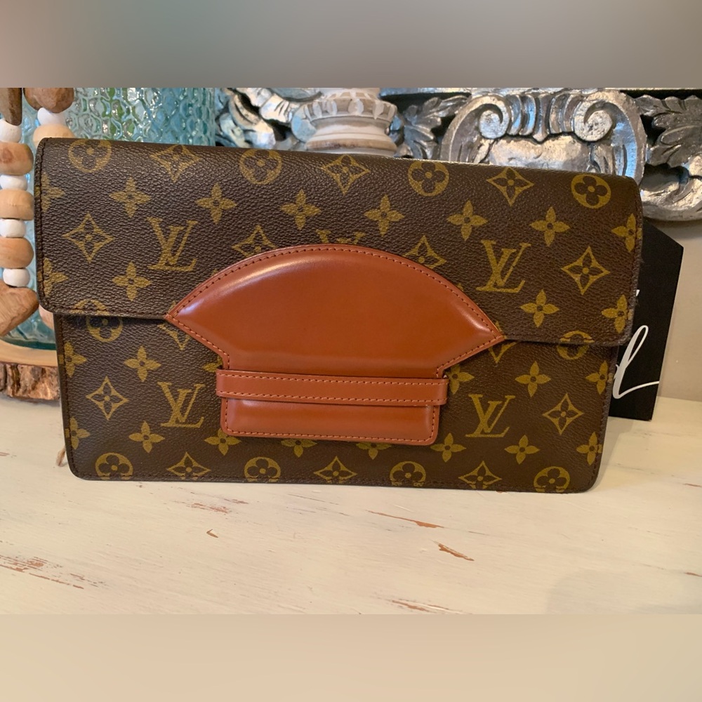 Louis Vuitton clutch